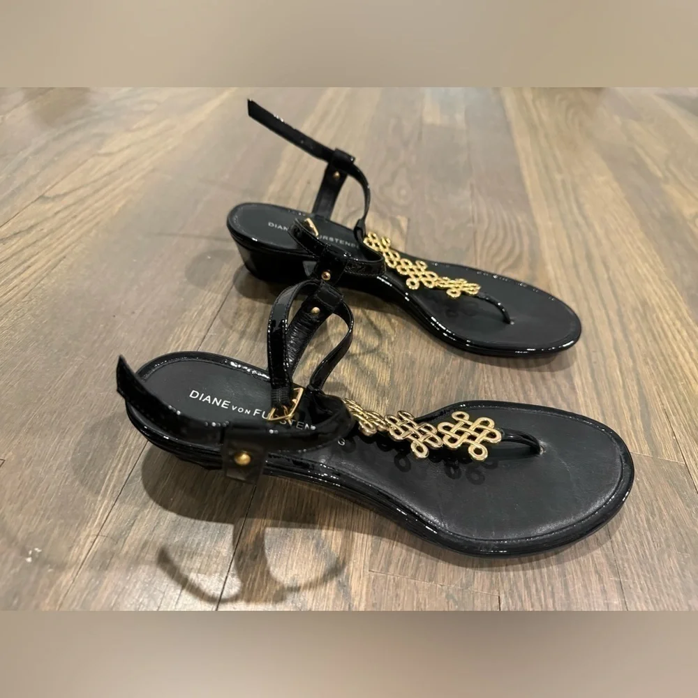 Diane Von Furstenberg black open toe sandals‎ size 7.5